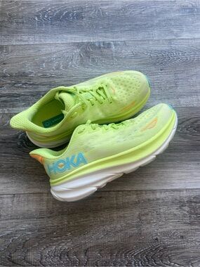 HOKA Women's Clifton 9 Running Shoes Wide
